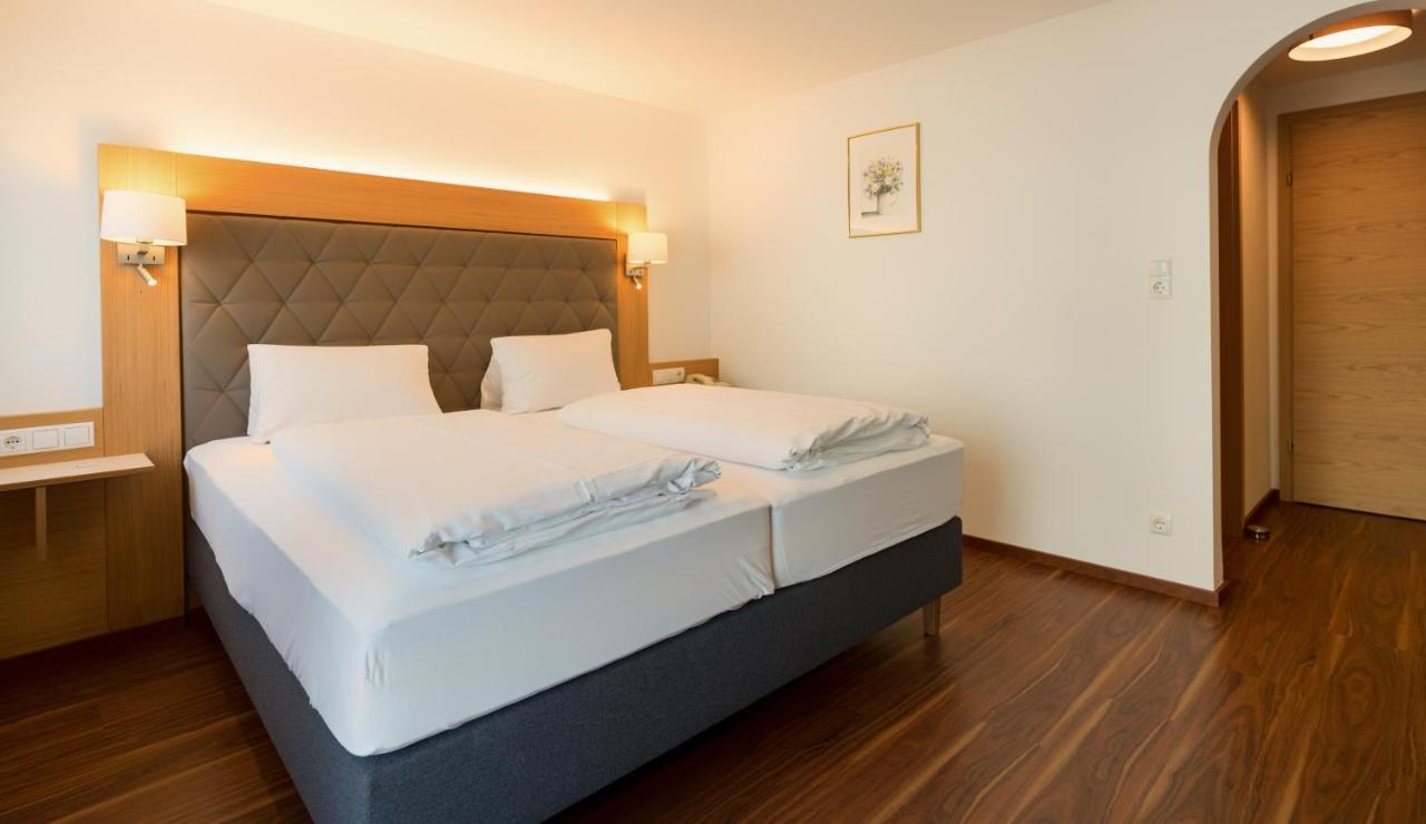 Hotel Cafe Lorenz Hohenems Bagian luar foto