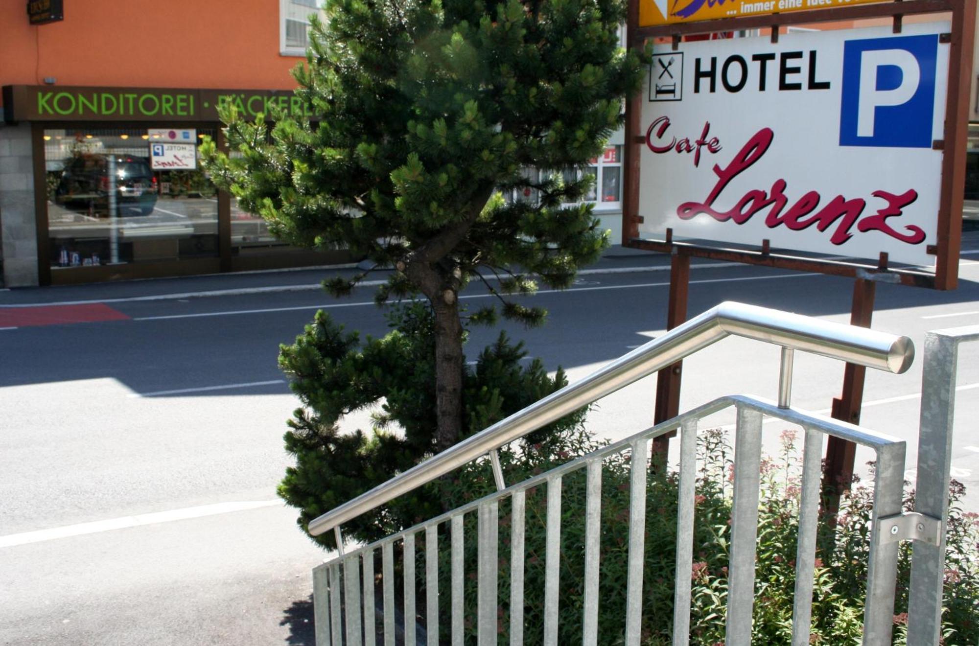 Hotel Cafe Lorenz Hohenems Bagian luar foto