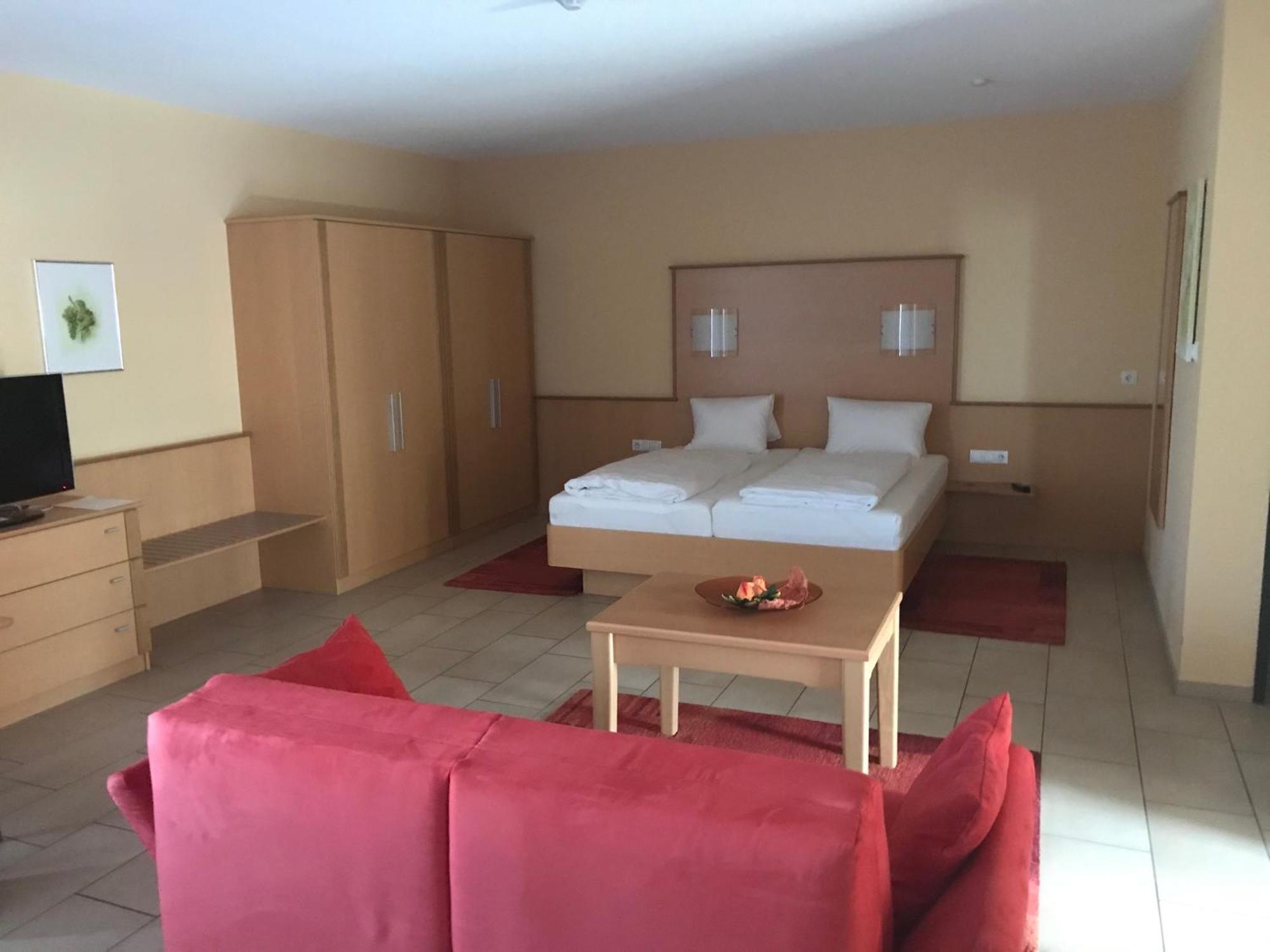 Hotel Cafe Lorenz Hohenems Bagian luar foto