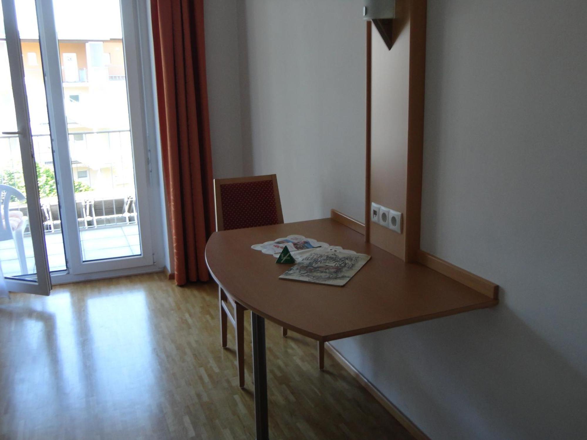 Hotel Cafe Lorenz Hohenems Bagian luar foto