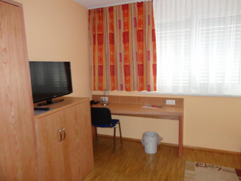 Hotel Cafe Lorenz Hohenems Ruang foto