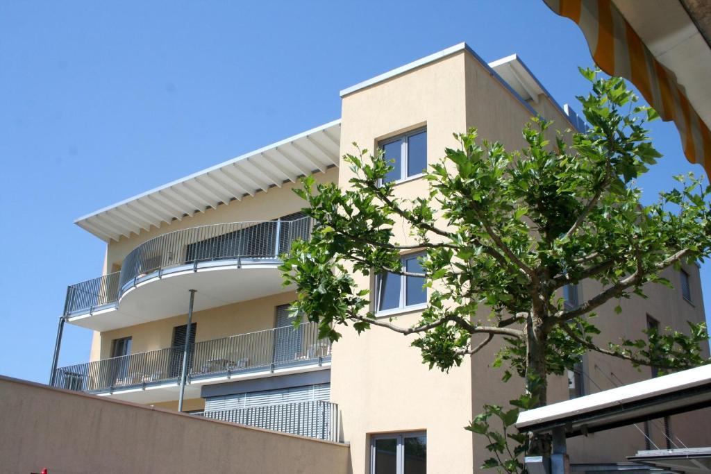 Hotel Cafe Lorenz Hohenems Bagian luar foto